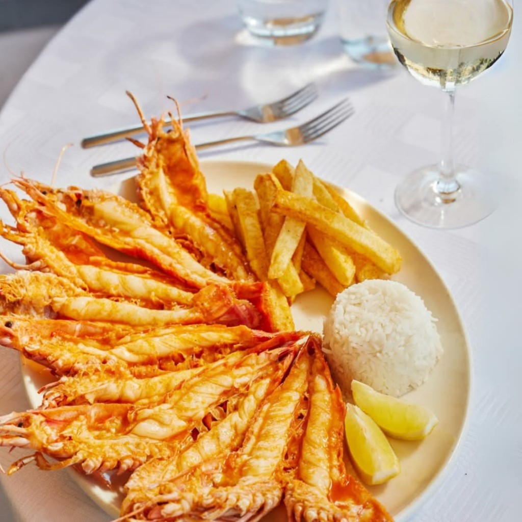 Prawns with rice and chips